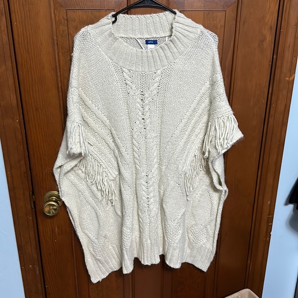Apt 9 one size cream colored sweater poncho. Never worn - Picture 2 of 3